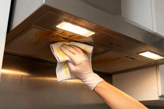 レンジフードの油汚れ対策は？掃除方法やポイント・注意点を解説